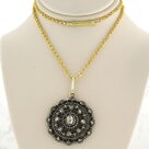 14k-gouden-collier-met-een-goud-zilveren-entourage-hanger-bezet-met-roos-diamant