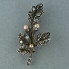 Goud-met-zilver-broche-bezet-met-parel-en-rose-cut-geslepen-diamanten-tot.-050ct