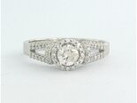 14k-witgouden-entourage-ring-bezet-met-briljant-geslepen-diamant-0.39-ct-en-briljant-geslepen-diamanten-0.32-ct