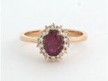 18k-rose-gouden-entourage-ring-met-robijn-1.05-ct-en--briljant-geslepen-diamant-0.26-ct