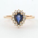 18k-rose-gouden-entourage-ring-met-centraal-saffier-en-briljant-geslepen-diamant-0.26-ct