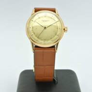 Universal-Genève-Vintage-18k-gold-case-ref.-10410